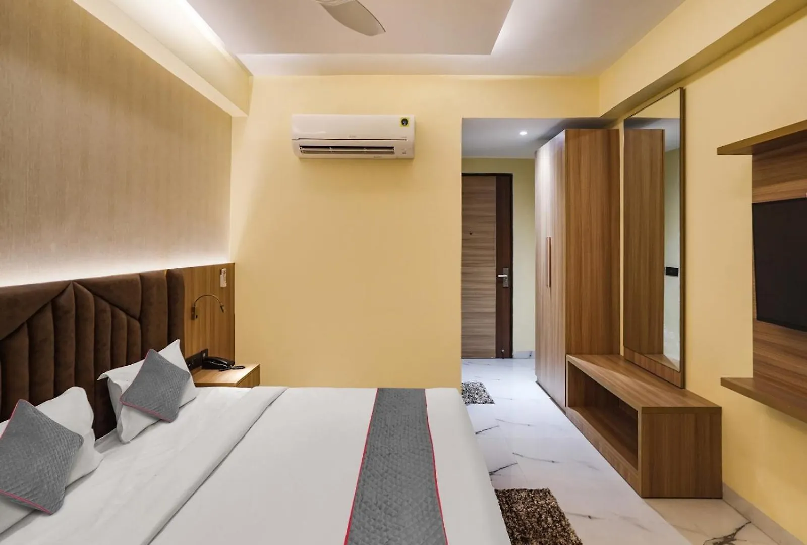 Hotel King Plaza Near Delhi Airport New Delhi