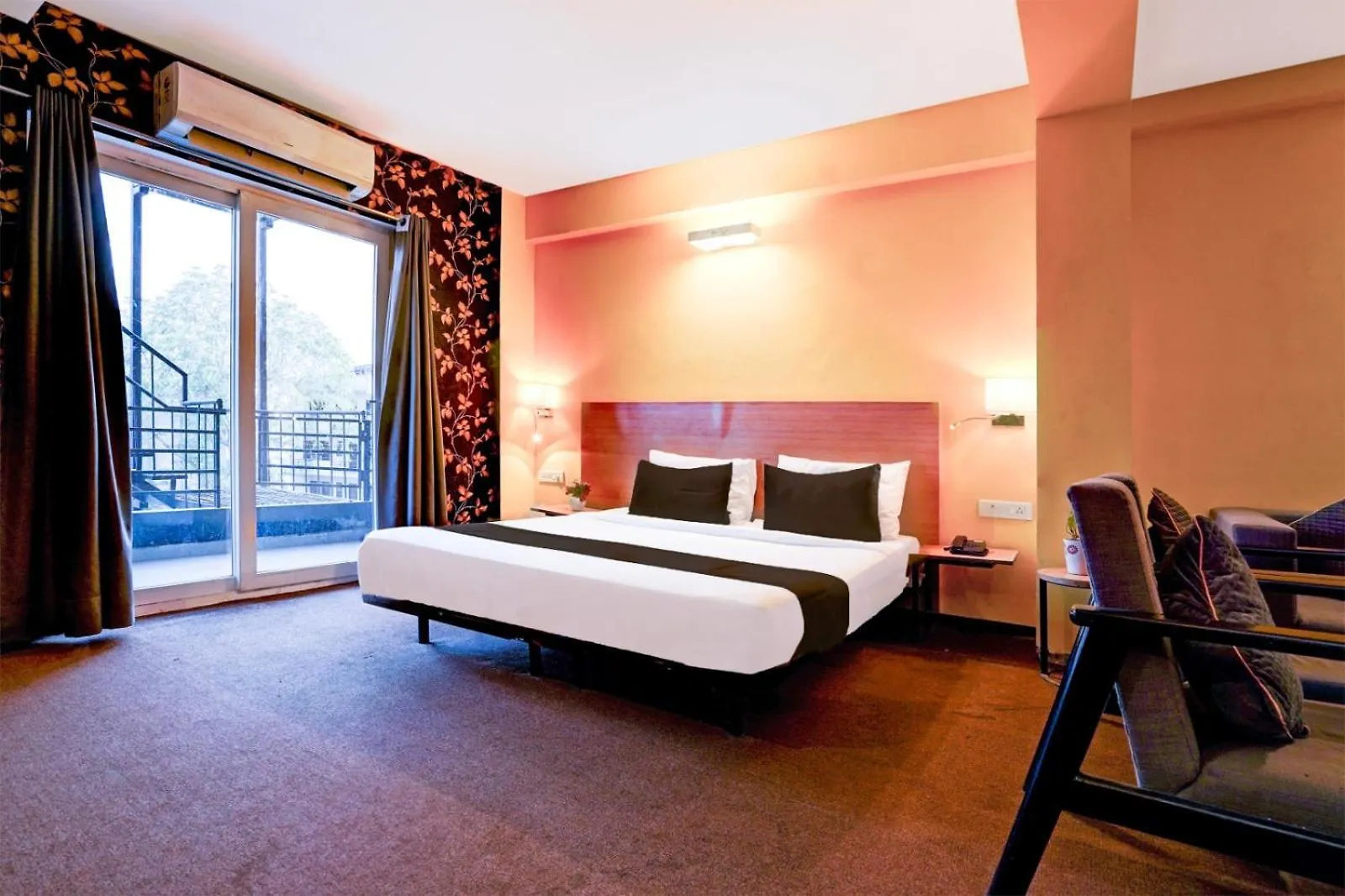 Hotel King Plaza Near Delhi Airport New Delhi